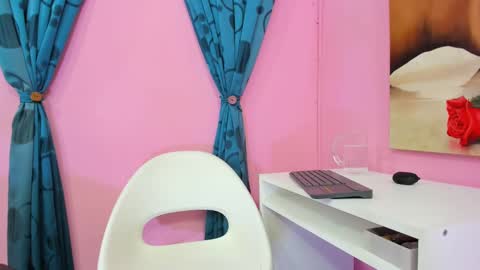 Snapshot of miss_flora chatting on 02/10/25, 01:14 Monica Patricia online show from 02/10/25, 01:14