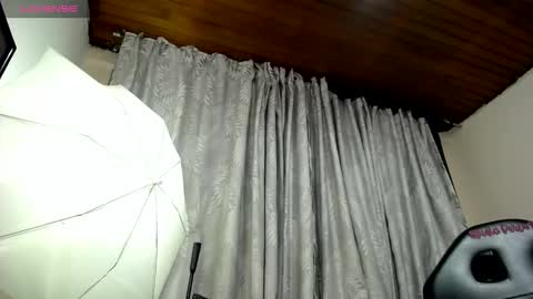 miss_foxxy_ online show from 10/17/25, 06:49