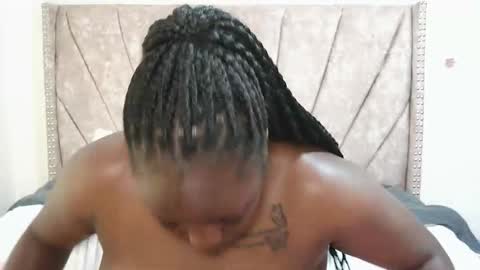 miss_godess online show from 11/17/25, 09:37