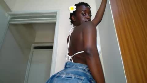 SensuElle  WHAT I DONT SHOW HERE... YOULL ONLY SEE IN PRIVATE  online show from 11/05/25, 07:08