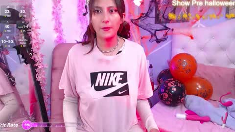 miss_jhelenaa_ online show from 10/17/25, 11:40