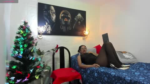 Snapshot of miss_lucero1 chatting on 12/27/24, 04:36 lucero online show from 12/27/24, 04:36
