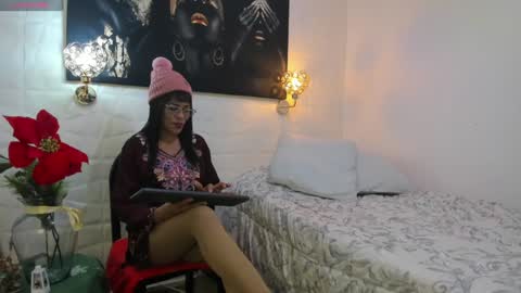 Snapshot of miss_lucero1 chatting on 01/05/25, 05:20 lucero online show from 01/05/25, 05:20