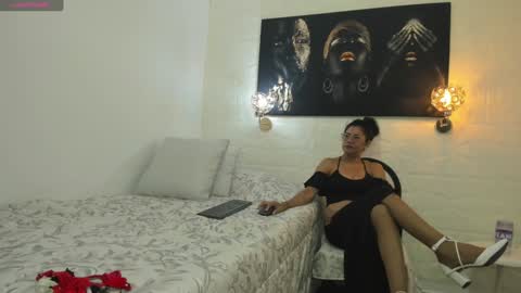 Snapshot of miss_lucero1 chatting on 01/17/25, 05:53 lucero online show from 01/17/25, 05:53