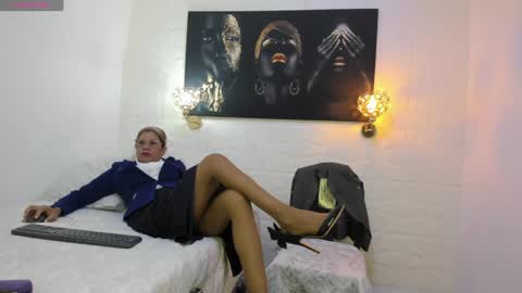 Snapshot of miss_lucero1 chatting on 01/23/25, 12:57 lucero online show from 01/23/25, 12:57