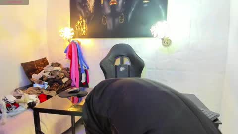 lucero online show from 11/08/25, 12:00