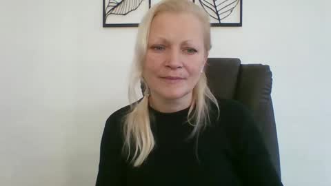 Snapshot of miss_natalix chatting on 10/25/25, 10:34 miss_natalix online show from 10/25/25, 10:34