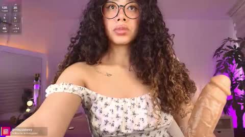 Amy Olivera online show from 11/04/25, 01:10