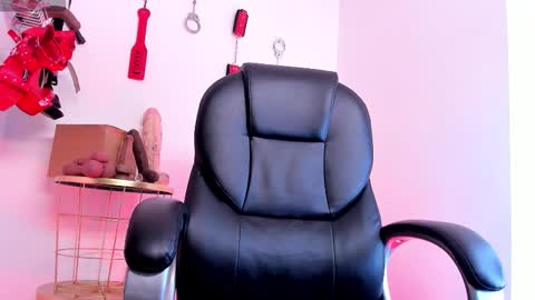 miss online show from 10/15/25, 11:54