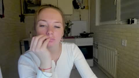 Snapshot of miss_you20 chatting on 10/23/25, 06:06 miss_you20 online show from 10/23/25, 06:06