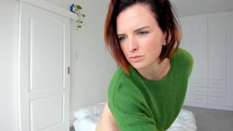 Snapshot of missalexthorn chatting on 10/16/25, 12:28 Alexandra Thorn online show from 10/16/25, 12:28