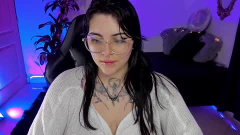Snapshot of misscharlottte_18 chatting on 01/09/25, 06:06 Missy Charlottte. Hey remember to give me a thumbs up ty online show from 01/09/25, 06:06