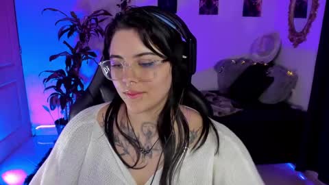 Snapshot of misscharlottte_18 chatting on 01/09/25, 09:16 Missy Charlottte. Hey remember to give me a thumbs up ty online show from 01/09/25, 09:16