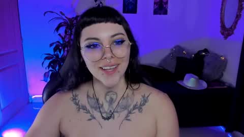Snapshot of misscharlottte_18 chatting on 01/18/25, 10:39 Missy Charlottte. Hey remember to give me a thumbs up ty online show from 01/18/25, 10:39
