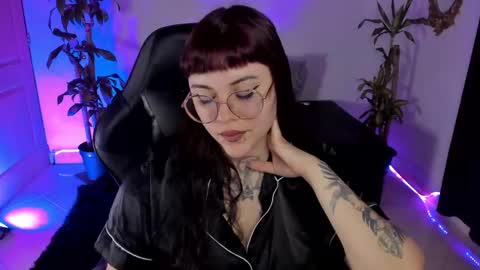 Snapshot of misscharlottte_18 chatting on 03/05/25, 04:34 Missy Charlottte. Hey remember to give me a thumbs up ty online show from 03/05/25, 04:34