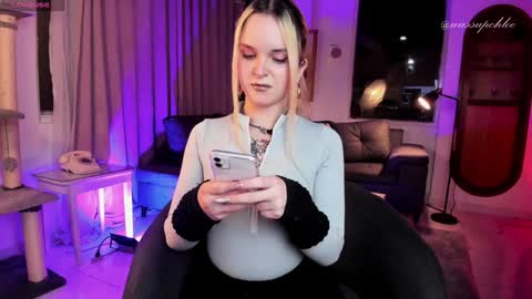 Snapshot of misschloe__ chatting on 01/09/25, 12:25 Chloe freelance model Please your thumbs up are important online show from 01/09/25, 12:25