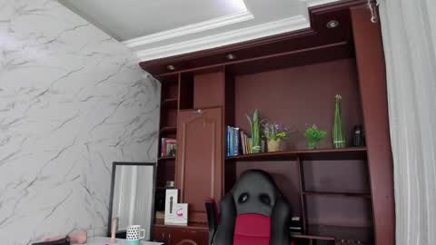 Snapshot of missescarleth chatting on 12/13/24, 02:54 Escarlet online show from 12/13/24, 02:54