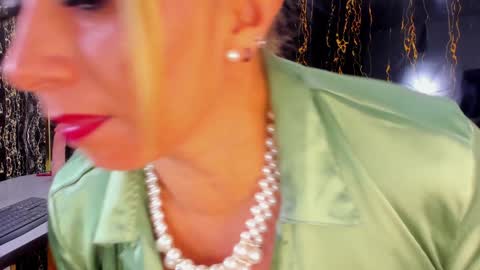 Snapshot of missescarleth chatting on 01/16/25, 05:32 Escarlet online show from 01/16/25, 05:32