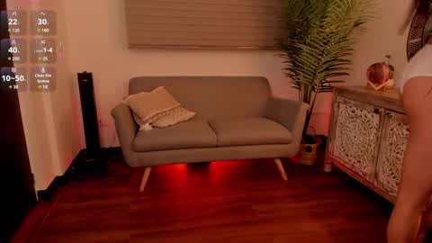 Snapshot of missesmeralda chatting on 02/08/25, 11:44 Julieta Arboleda but i like call me esme online show from 02/08/25, 11:44