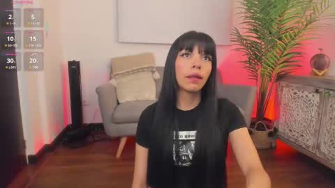 Snapshot of missesmeralda chatting on 02/18/25, 11:11 Julieta Arboleda but i like call me esme online show from 02/18/25, 11:11