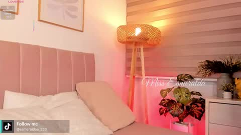 Snapshot of missesmeralda chatting on 09/25/25, 09:51 Julieta Arboleda but i like call me esme online show from 09/25/25, 09:51