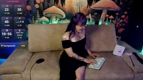 Snapshot of missfungi chatting on 09/18/25, 01:40 Luna online show from 09/18/25, 01:40