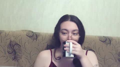 Snapshot of missis_mona chatting on 10/15/25, 08:42 missis mona online show from 10/15/25, 08:42