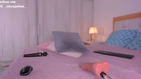 Snapshot of missjuliaa_ chatting on 12/12/24, 06:57 A N N Y online show from 12/12/24, 06:57