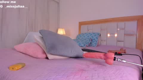Snapshot of missjuliaa_ chatting on 12/12/24, 10:02 A N N Y online show from 12/12/24, 10:02