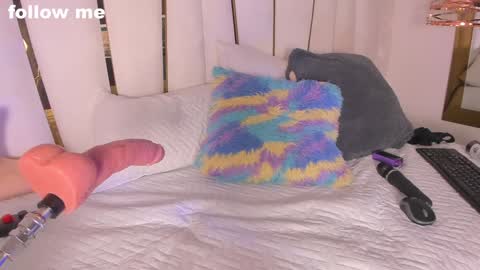 Snapshot of missjuliaa_ chatting on 12/19/24, 02:57 A N N Y online show from 12/19/24, 02:57