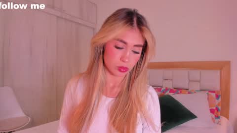 Snapshot of missjuliaa_ chatting on 01/24/25, 03:11 A N N Y online show from 01/24/25, 03:11