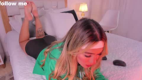 Snapshot of missjuliaa_ chatting on 02/05/25, 03:13 A N N Y online show from 02/05/25, 03:13