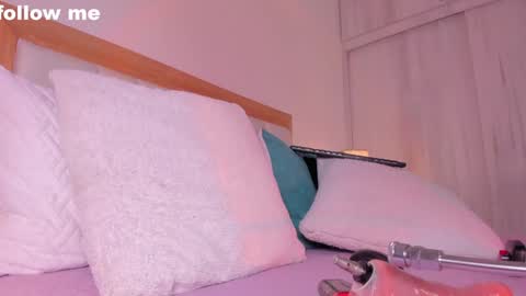 Snapshot of missjuliaa_ chatting on 02/08/25, 11:45 A N N Y online show from 02/08/25, 11:45