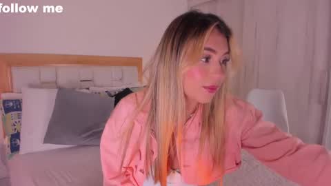 Snapshot of missjuliaa_ chatting on 02/20/25, 03:34 A N N Y online show from 02/20/25, 03:34