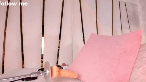 Snapshot of missjuliaa_ chatting on 02/23/25, 02:57 A N N Y online show from 02/23/25, 02:57
