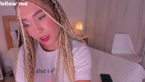 Snapshot of missjuliaa_ chatting on 02/27/25, 03:25 A N N Y online show from 02/27/25, 03:25