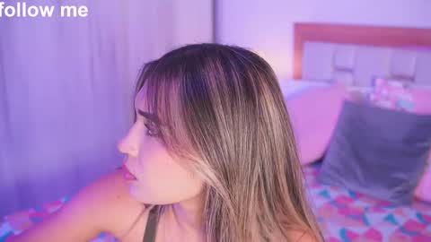 Snapshot of missjuliaa_ chatting on 09/18/25, 03:19 A N N Y online show from 09/18/25, 03:19