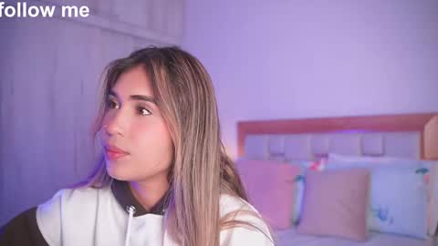 Snapshot of missjuliaa_ chatting on 09/19/25, 03:08 A N N Y online show from 09/19/25, 03:08