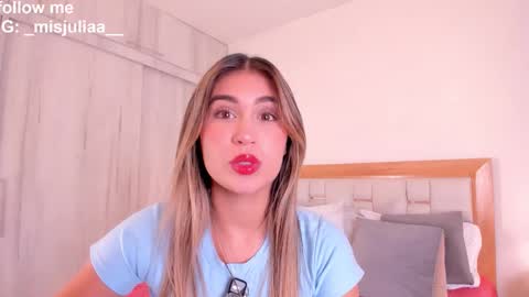 Snapshot of missjuliaa_ chatting on 10/02/25, 03:13 A N N Y online show from 10/02/25, 03:13