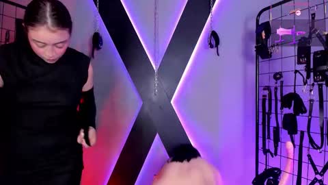 Snapshot of misskara_ariana_bdsm chatting on 11/10/25, 10:25 Miss Kara and Ariana online show from 11/10/25, 10:25