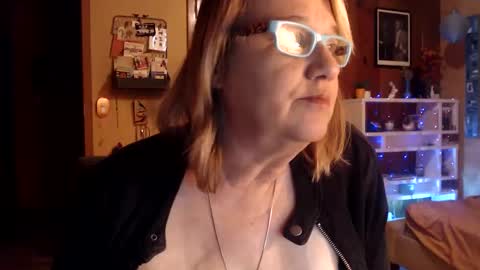 Snapshot of misskittyfox chatting on 12/06/24, 06:15 MissKittyFox online show from 12/06/24, 06:15