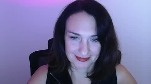 Snapshot of misskristyyy chatting on 11/01/25, 12:18 Christina online show from 11/01/25, 12:18