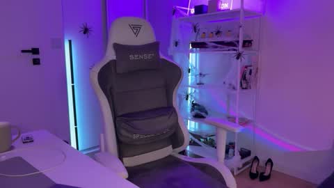 misslalii online show from 10/22/25, 05:13