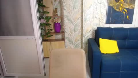 MissLaura online show from 11/19/25, 07:08