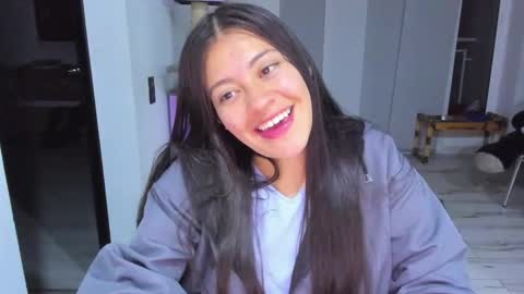 missloren333 online show from 11/22/25, 07:40