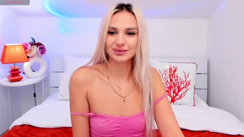 Snapshot of misslou_ chatting on 12/05/24, 06:10 Lou online show from 12/05/24, 06:10