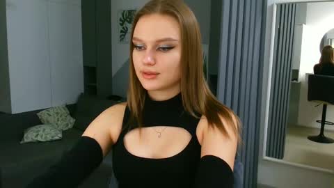 Snapshot of missmariat chatting on 12/02/24, 05:59 OneGoddess online show from 12/02/24, 05:59