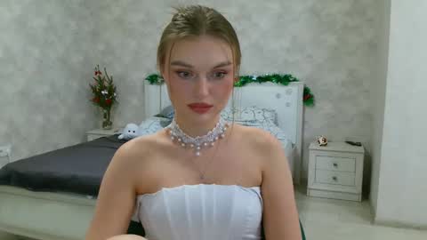 Snapshot of missmariat chatting on 12/26/24, 03:53 OneGoddess online show from 12/26/24, 03:53
