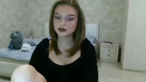 Snapshot of missmariat chatting on 01/21/25, 02:48 OneGoddess online show from 01/21/25, 02:48