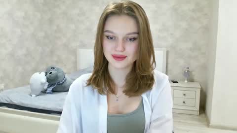 Snapshot of missmariat chatting on 02/11/25, 04:35 OneGoddess online show from 02/11/25, 04:35